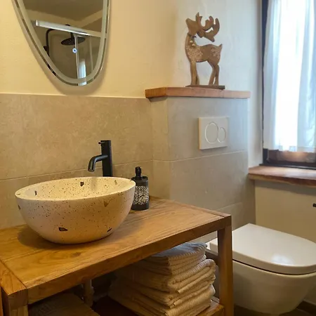 La Petite Maisonnette