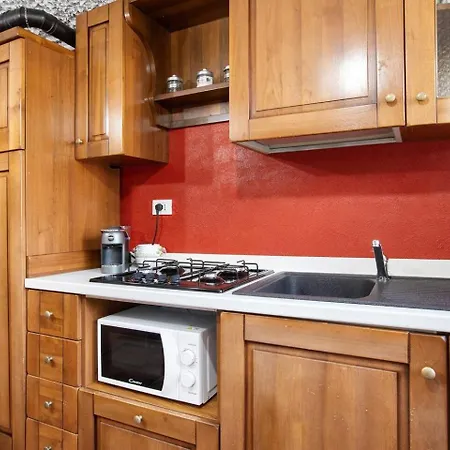 La Petite Maisonnette * إينترود