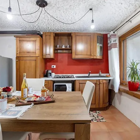 La Petite Maisonnette